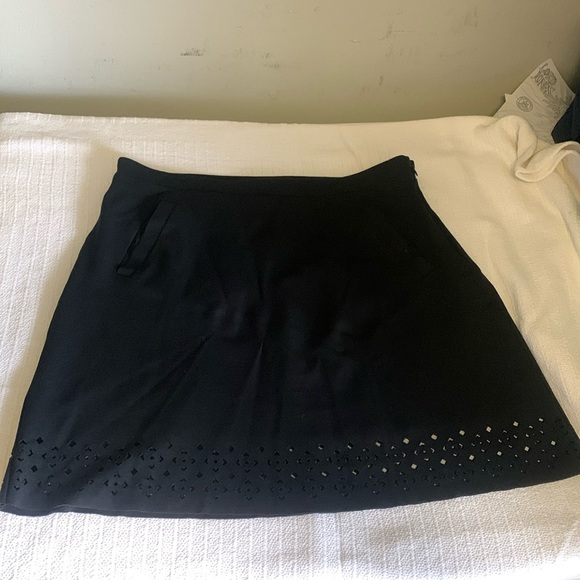 Banana Republic Size 14 Black Shirt with Cutout Detail & Pockets - Picture 1 of 7